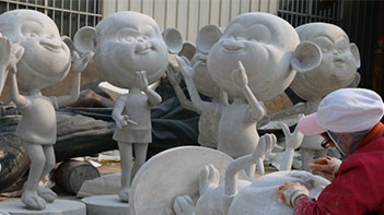 与玻璃钢雕塑厂家弘美一起来领略皮皮猴家族的制作过程 与玻璃钢雕塑厂家弘美一起来领略皮皮猴家族的制作过程